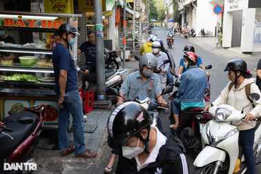 Tiệm bánh mì gần 100 tuổi, đi vào thơ ca ở TPHCM