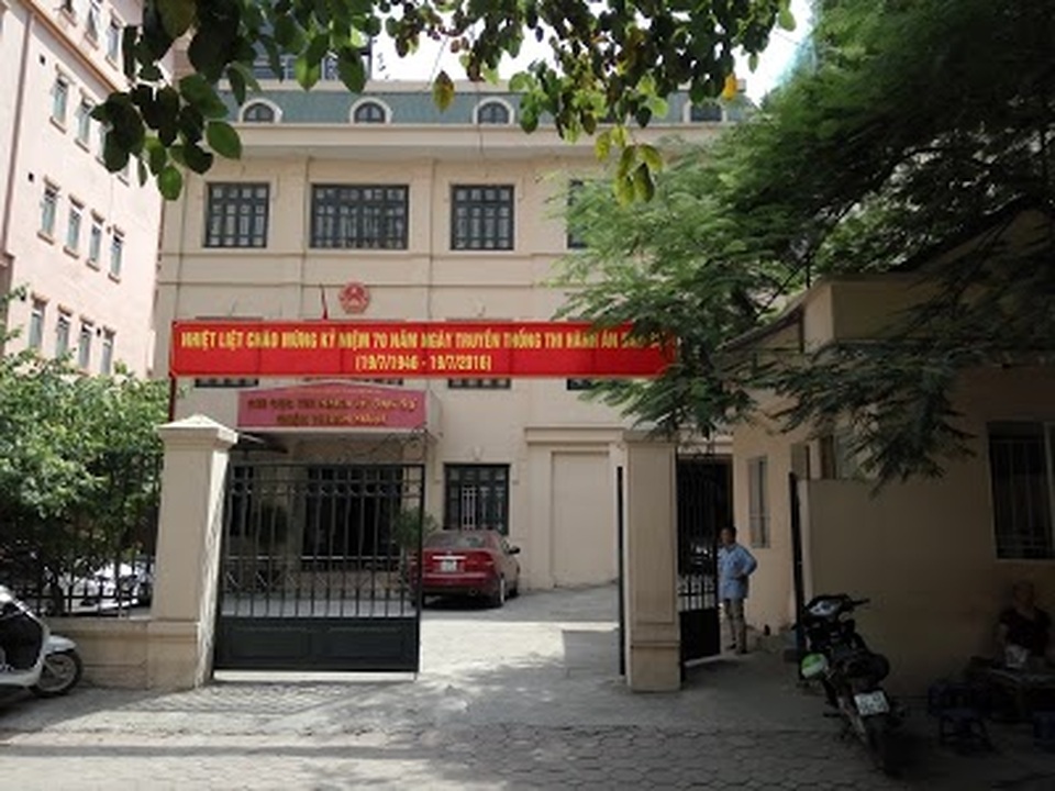 Hà Nội: Cán bộ thi hành án dân sự bị kỷ luật khiển trách vì sinh con thứ 3 - 1 Hà Nội: Cán bộ thi hành án dân sự bị kỷ luật khiển trách vì sinh con thứ 3 - 1