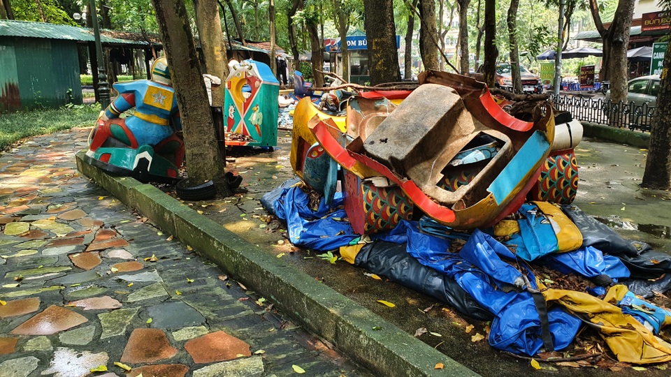 Công viên nhếch nhác, xập xệ trong khu đô thị kiểu mẫu ở Hà Nội - 14 Công viên nhếch nhác, xập xệ trong khu đô thị kiểu mẫu ở Hà Nội - 14