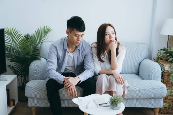 Nhìn 4 chiếc bát vỡ trong góc bếp được che giấu sau thùng gạo, tôi khiếp sợ khi phát hiện ra một sự việc khó tin, càng ngây ngốc hơn khi nghe lời giải thích của vợ - Ảnh 2. Nhìn 4 chiếc bát vỡ trong góc bếp được che giấu sau thùng gạo, tôi khiếp sợ khi phát hiện ra một sự việc khó tin, càng ngây ngốc hơn khi nghe lời giải thích của vợ - Ảnh 2.
