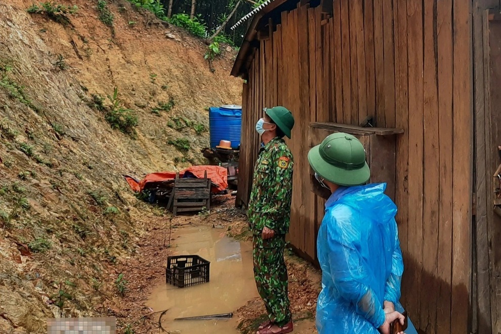 Mưa lũ phức tạp, 25 công nhân thủy điện được yêu cầu di dời - 2 Mưa lũ phức tạp, 25 công nhân thủy điện được yêu cầu di dời - 2