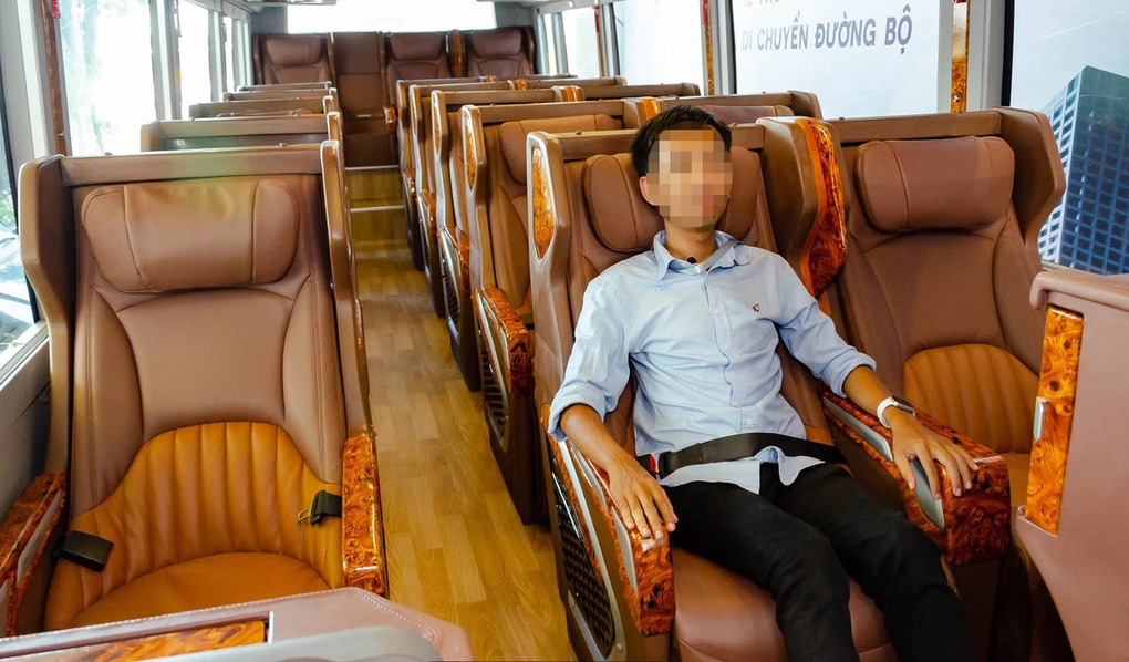 Đến lúc nhắc nhau thắt dây an toàn khi đi xe khách - 1 Đến lúc nhắc nhau thắt dây an toàn khi đi xe khách - 1