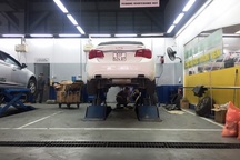 Dịch vụ “trang điểm” xe ô tô đắt khách dịp cận Tết