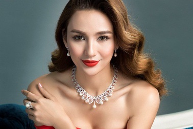 Ngọc Diễm rạng rỡ mùa lễ hội