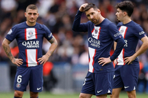 Mbappe ghi bàn thắng gây tranh cãi, PSG vẫn thua sốc ở Ligue 1