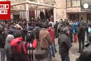 Người biểu tình tái chiếm tòa nhà chính quyền ở miền đông Ukraine