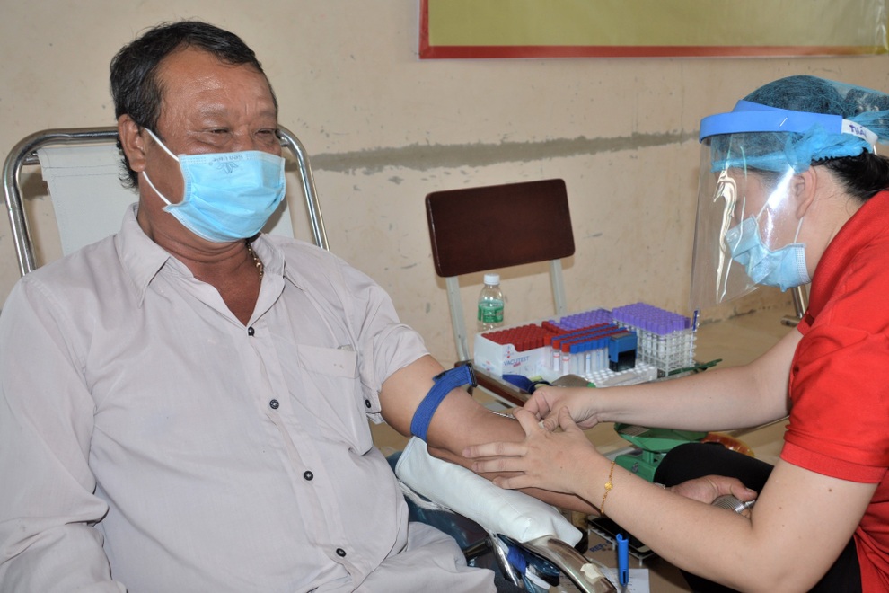Những nông dân Sóc Trăng nghiện hiến máu cứu người - 2 Những nông dân Sóc Trăng nghiện hiến máu cứu người - 2