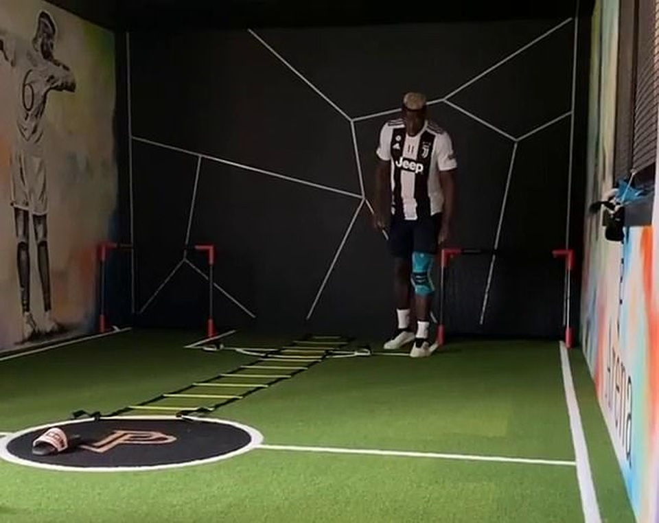 Pogba khiến cổ động viên Man Utd nổi giận vì mặc áo Juventus tập luyện - 1 Pogba khiến cổ động viên Man Utd nổi giận vì mặc áo Juventus tập luyện - 1