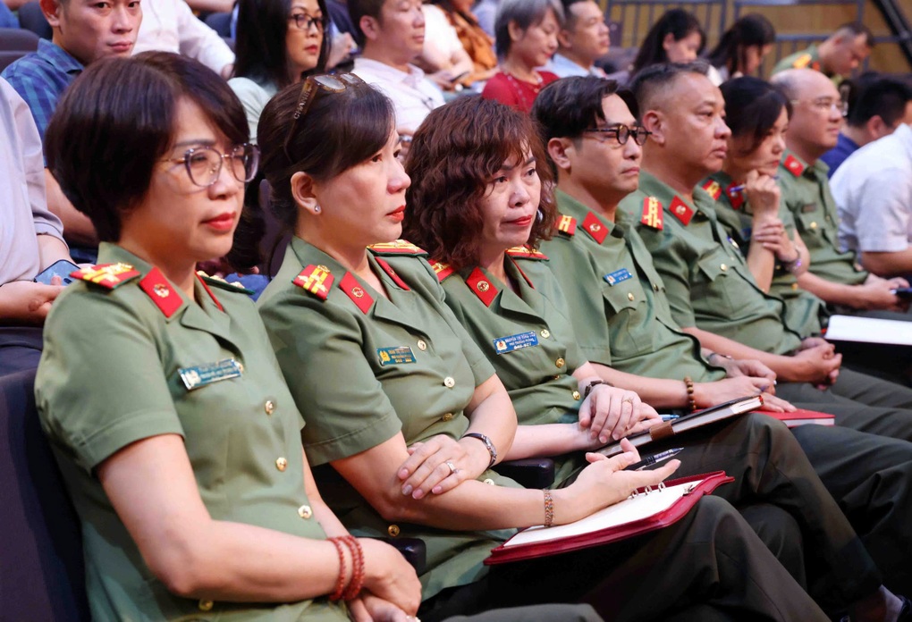 Đại biểu Quốc hội nói về đề xuất bỏ tử hình với tội Tham ô, Nhận hối lộ - 2 Đại biểu Quốc hội nói về đề xuất bỏ tử hình với tội Tham ô, Nhận hối lộ - 2