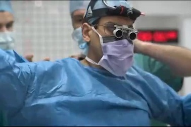 Cận cảnh trái tim vẫn đập sau khi rời khỏi cơ thể người hiến tặng