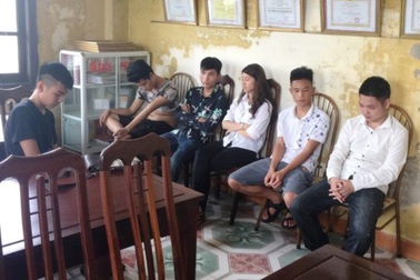 16 đối tượng dùng dao, tuýp sắt, dùi cui điện truy sát nhau