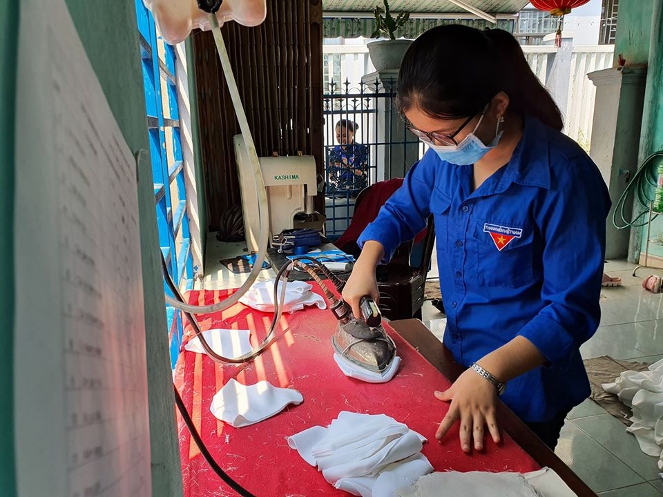 Hàng ngàn khẩu trang tự may được Đoàn, thể phát cho dân phòng dịch Covid-19 - 4 Hàng ngàn khẩu trang tự may được Đoàn, thể phát cho dân phòng dịch Covid-19 - 4