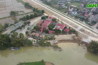 Hiện trường sạt lở "uy hiếp" ngôi đền thờ quan Hoàng Mười
