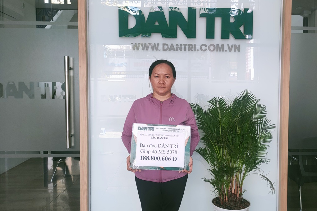 Nữ sinh 2 lần bị cắt chân được bạn đọc Dân trí giúp đỡ - 1 Nữ sinh 2 lần bị cắt chân được bạn đọc Dân trí giúp đỡ - 1