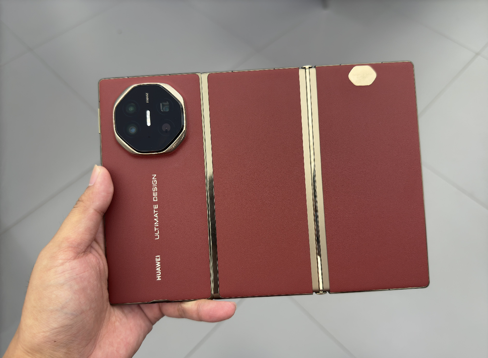 Trên tay smartphone màn hình gập ba của Huawei, giá từ 2.800 USD - 6 Trên tay smartphone màn hình gập ba của Huawei, giá từ 2.800 USD - 6