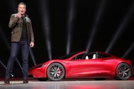 Bất chấp doanh số thấp, xe đầy lỗi, Tesla vẫn làm nên kỳ tích