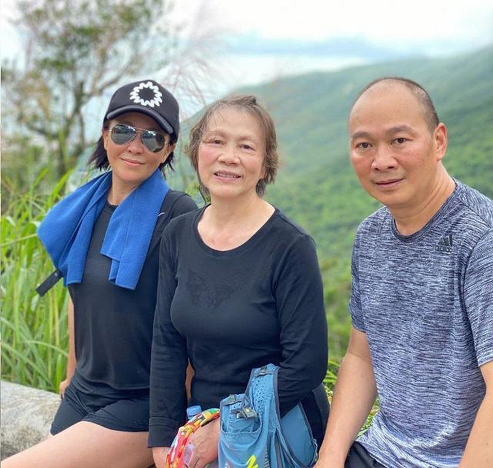 Nhan sắc ngọt ngào và tài sản kếch xù của Lưu Gia Linh ở tuổi 55 - 7 Nhan sắc ngọt ngào và tài sản kếch xù của Lưu Gia Linh ở tuổi 55 - 7