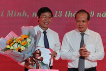 Cùng ngày, hai nguyên hiệu trưởng đại học quay lại làm... hiệu trưởng