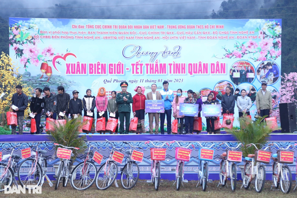 Xuân biên giới - Tết thắm tình quân dân - 3 Xuân biên giới - Tết thắm tình quân dân - 3