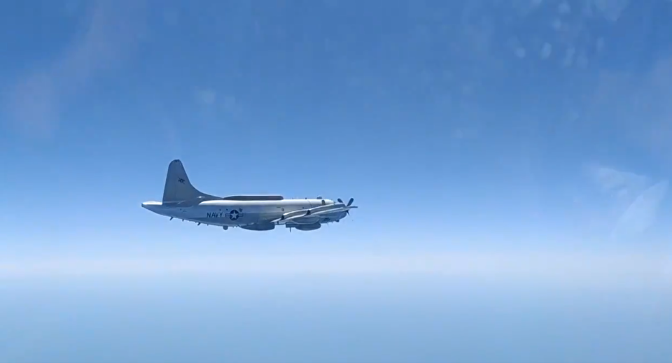 Video Nga xuất kích Su-27 chặn máy bay trinh sát Mỹ - 1 Video Nga xuất kích Su-27 chặn máy bay trinh sát Mỹ - 1