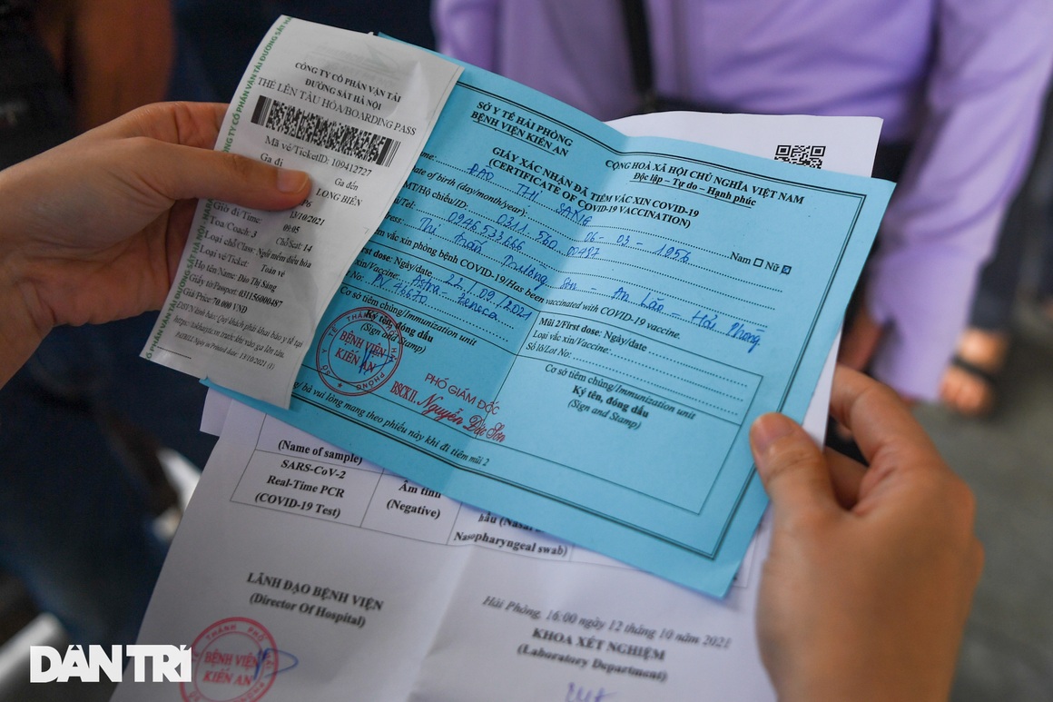 Hà Nội đón chuyến tàu khách đầu tiên đến từ Hải Phòng sau giãn cách - 14 Hà Nội đón chuyến tàu khách đầu tiên đến từ Hải Phòng sau giãn cách - 14