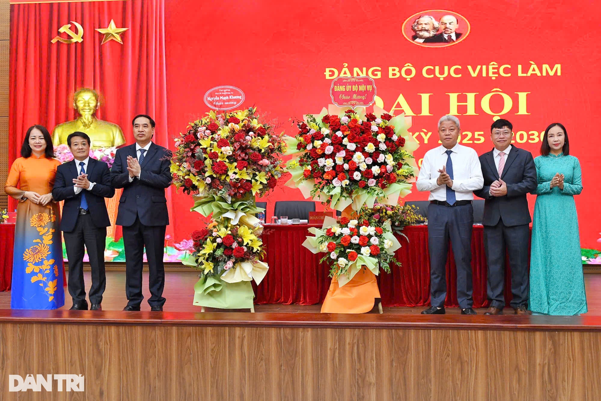 Xây dựng chính sách, mỗi cán bộ cần đặt cả tâm huyết và trách nhiệm - 5 Xây dựng chính sách, mỗi cán bộ cần đặt cả tâm huyết và trách nhiệm - 5