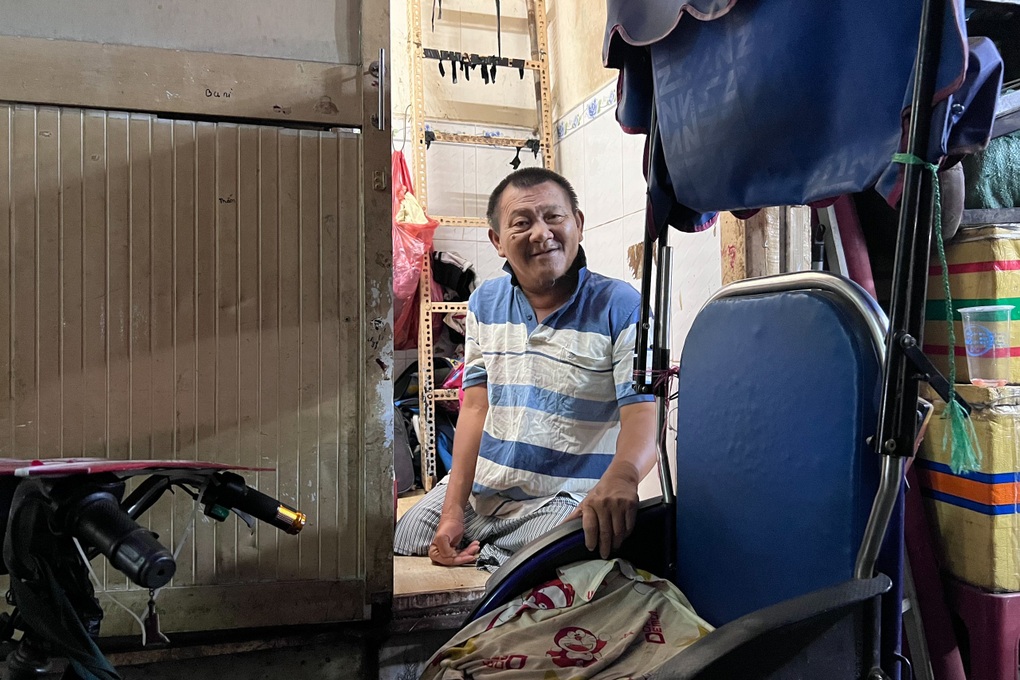 Người cha tật nguyền gà trống nuôi... 3 con trong căn nhà 2m2 - 3 Người cha tật nguyền gà trống nuôi... 3 con trong căn nhà 2m2 - 3