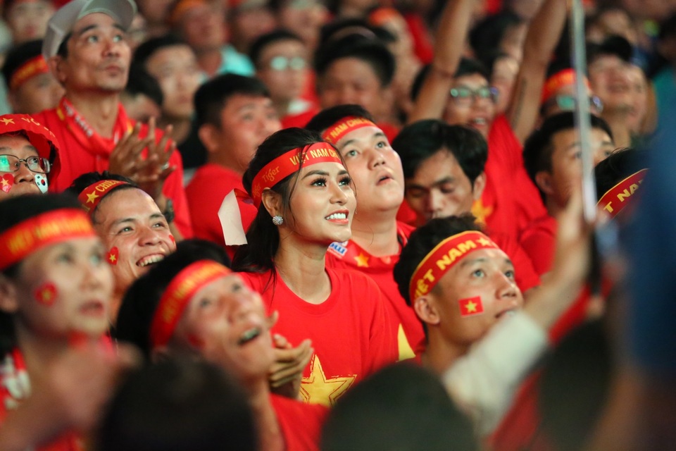 Chàng trai khiến phố Nguyễn Huệ “dậy sóng” cùng bàn thắng của tuyển Việt Nam - 3