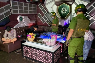 25 người tổ chức "tiệc ma túy" trong quán karaoke