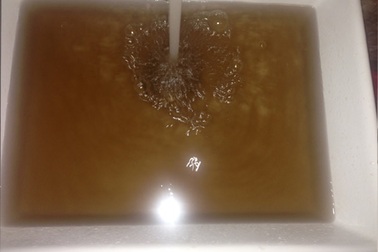 Hà Nội: Kinh hãi nước sinh hoạt bẩn như... nước cống