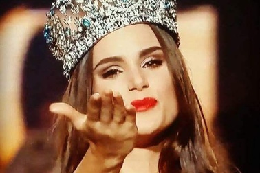 Lệ Quyên giành giải phụ tại cuộc thi Hoa hậu siêu quốc gia 2015