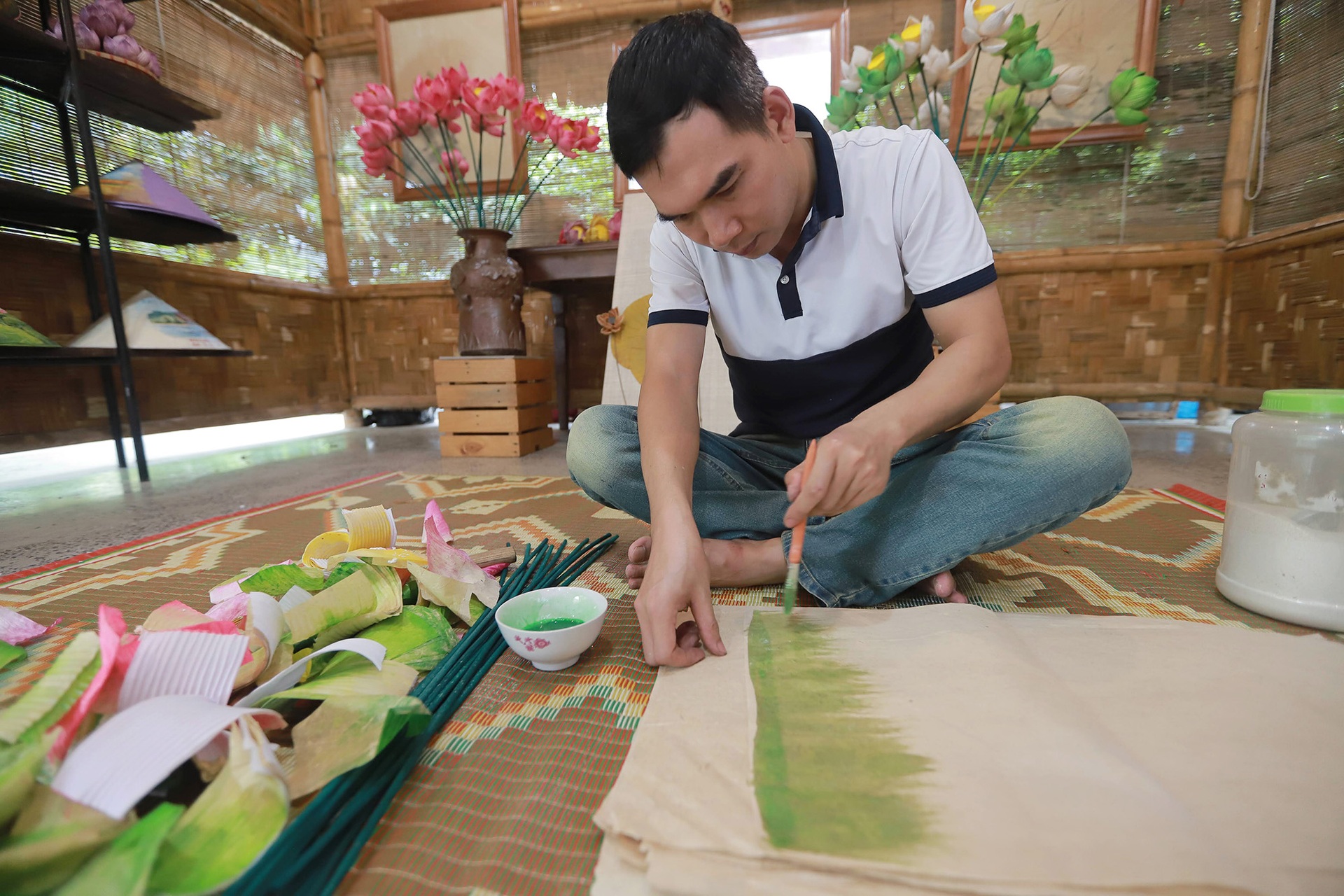 Bỏ việc ngàn USD, 8X đi khắp Việt Nam thực hiện ý tưởng lạ từ hoa sen - 8 Bỏ việc ngàn USD, 8X đi khắp Việt Nam thực hiện ý tưởng lạ từ hoa sen - 8
