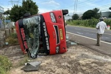 Ô tô khách gặp nạn, 18 người bị thương