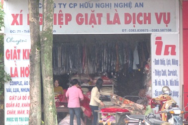 Dịch vụ giặt là tất bật ngày cuối năm