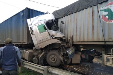 Cùng ngày, 3 người tử vong trong 2 vụ tai nạn đều liên quan đến container