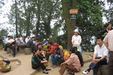 Góc phản cảm ở lễ hội Đền Hùng