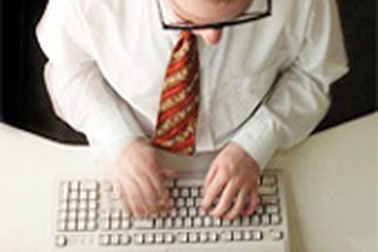 Mỹ mạnh tay với "dâm tặc" trên mạng