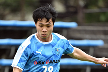 Công Phượng lần đầu đá chính cho CLB Nhật Bản