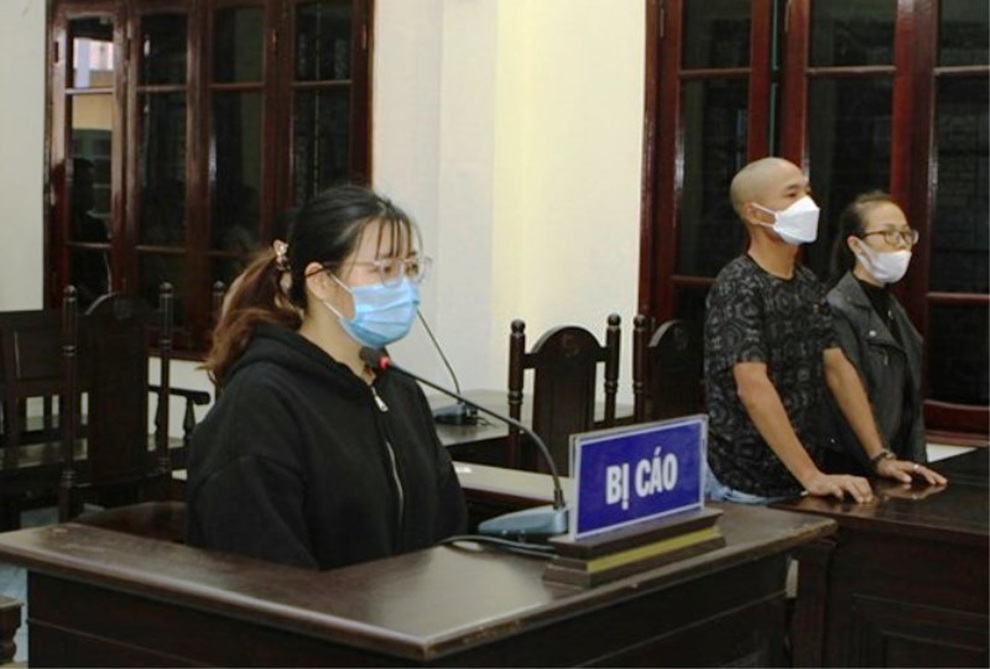 Cô trông trẻ nhét giẻ vào miệng bé trai nhận án tù giam - 1 Cô trông trẻ nhét giẻ vào miệng bé trai nhận án tù giam - 1
