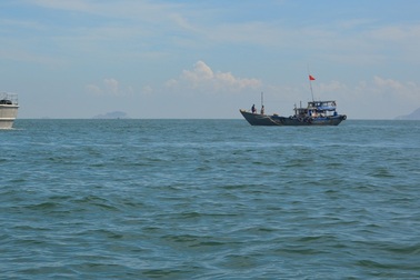 8 tàu cùng hơn 40 người tìm kiếm một ngư dân mất tích