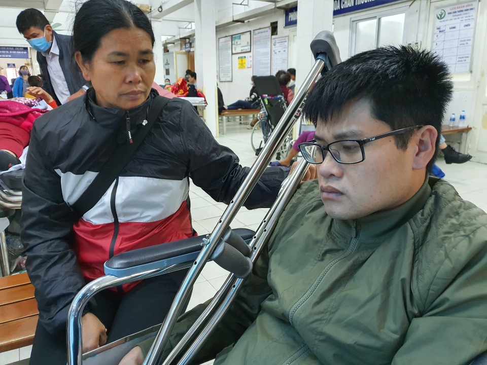 Chàng trai mồ côi cha: Các cô, chú cứu cháu với! - 4 Chàng trai mồ côi cha: Các cô, chú cứu cháu với! - 4