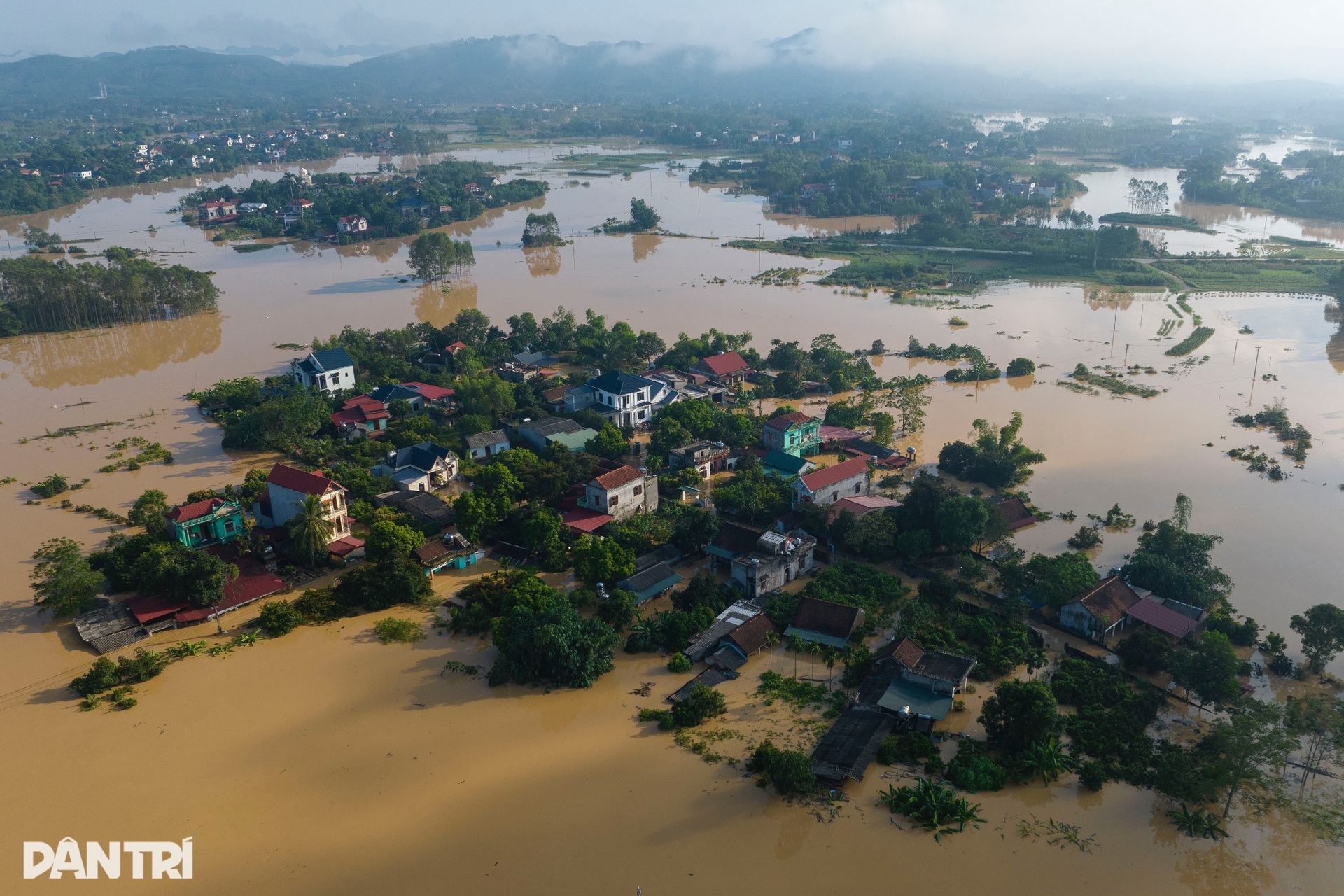 Hình ảnh Bắc Ninh ngập lụt chưa từng thấy, nước lũ dâng cao 3-4m - 4 Hình ảnh Bắc Ninh ngập lụt chưa từng thấy, nước lũ dâng cao 3-4m - 4