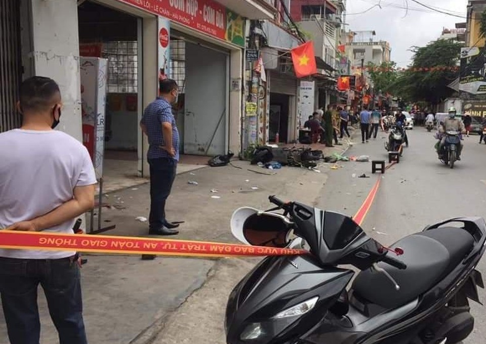 Nghi án ô tô truy đuổi xe máy sau va chạm, tông chết 2 thanh niên - 1 Nghi án ô tô truy đuổi xe máy sau va chạm, tông chết 2 thanh niên - 1