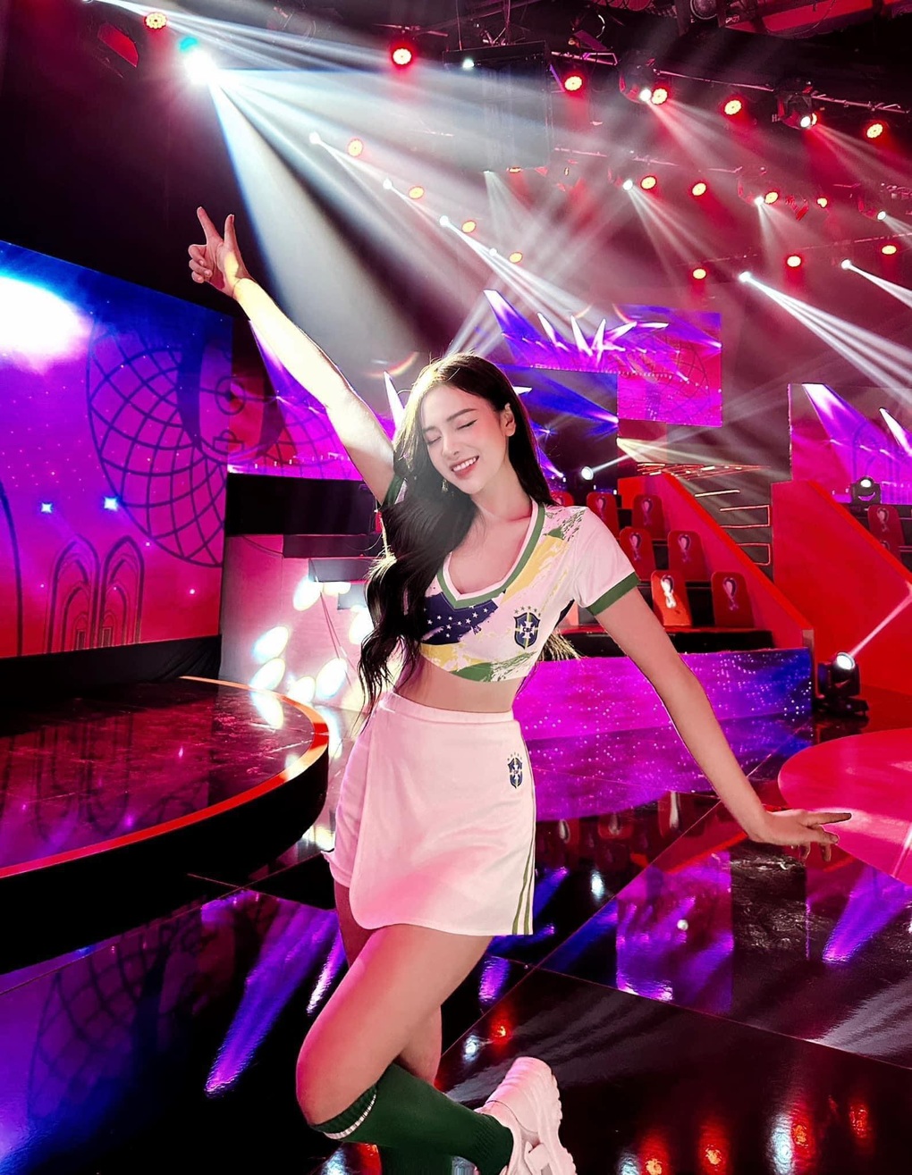 Tranh cãi quanh việc đưa hot girl lên sóng bình luận World Cup 2022 - 1 Tranh cãi quanh việc đưa hot girl lên sóng bình luận World Cup 2022 - 1