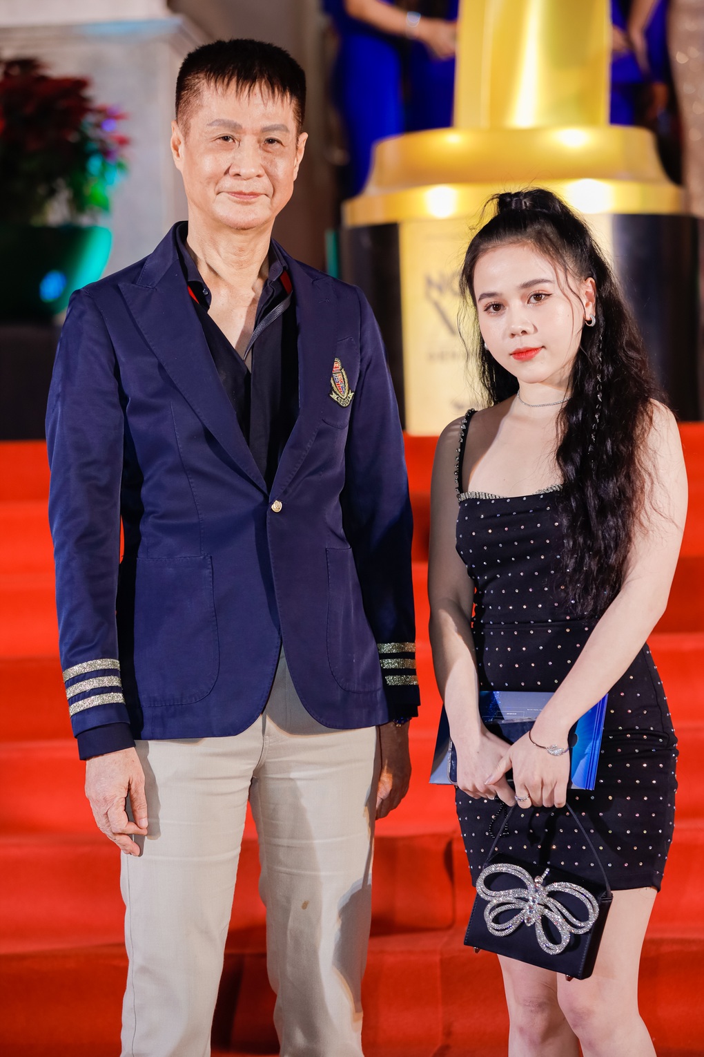 Chi Pu diện váy xuyên thấu, Khổng Tú Quỳnh khoe ngực khủng trên thảm đỏ - 7 Chi Pu diện váy xuyên thấu, Khổng Tú Quỳnh khoe ngực khủng trên thảm đỏ - 7
