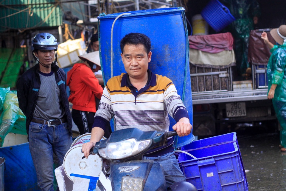 Hà Nội: Nhộn nhịp chợ phương tiện tiễn Táo quân về trời - 11 Hà Nội: Nhộn nhịp chợ phương tiện tiễn Táo quân về trời - 11