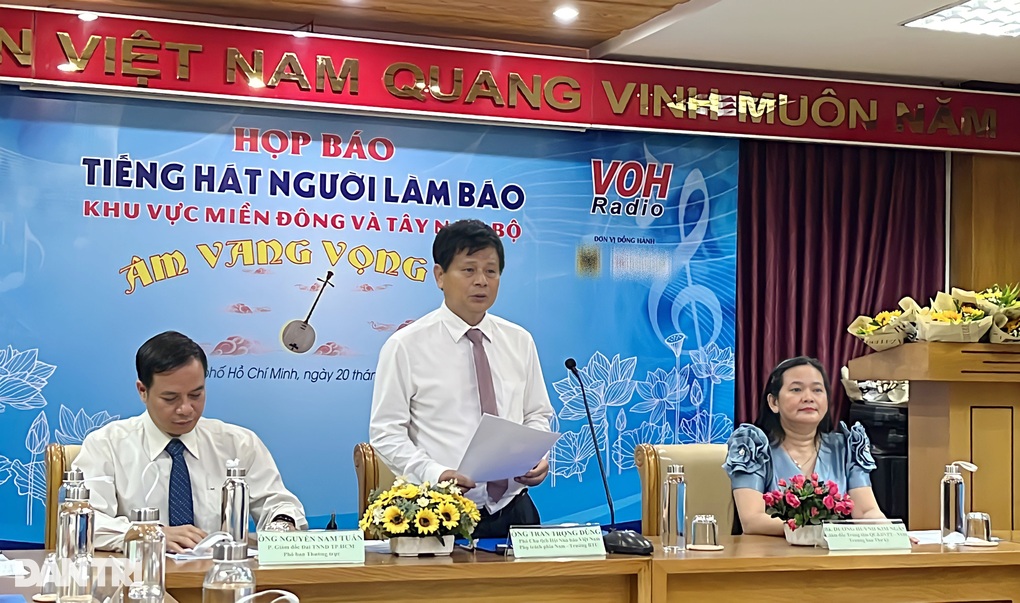 Lần đầu tổ chức hội thi ca cổ dành riêng cho người làm báo - 1 Lần đầu tổ chức hội thi ca cổ dành riêng cho người làm báo - 1