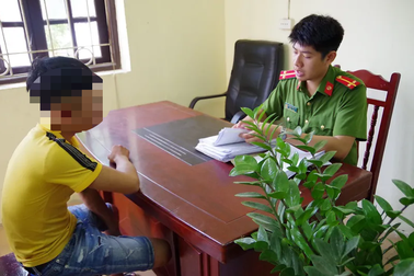 Nhóm thanh niên lên kế hoạch bắt giữ 3 nữ tiếp viên karaoke