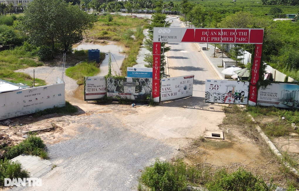 Cảnh tê liệt ở dự án FLC Premier Parc sau khi ông Trịnh Văn Quyết bị bắt - 2 Cảnh tê liệt ở dự án FLC Premier Parc sau khi ông Trịnh Văn Quyết bị bắt - 2