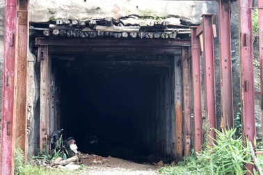 Cảnh hoang tàn ở mỏ vàng một thời "lớn nhất nhì Đông Nam Á"